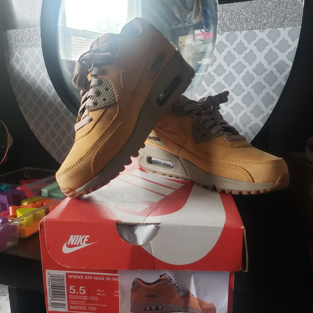 Nike - Picture 3 of 3